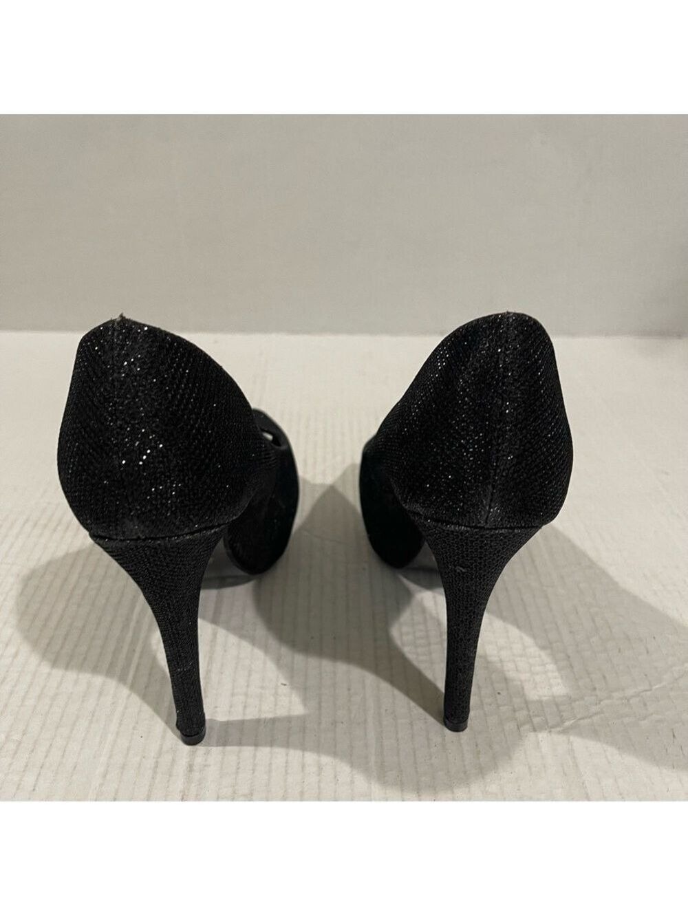 Women’s Reneeze Black Glitter Pump Heels Size 7.5 US! - Picture 5 of 7